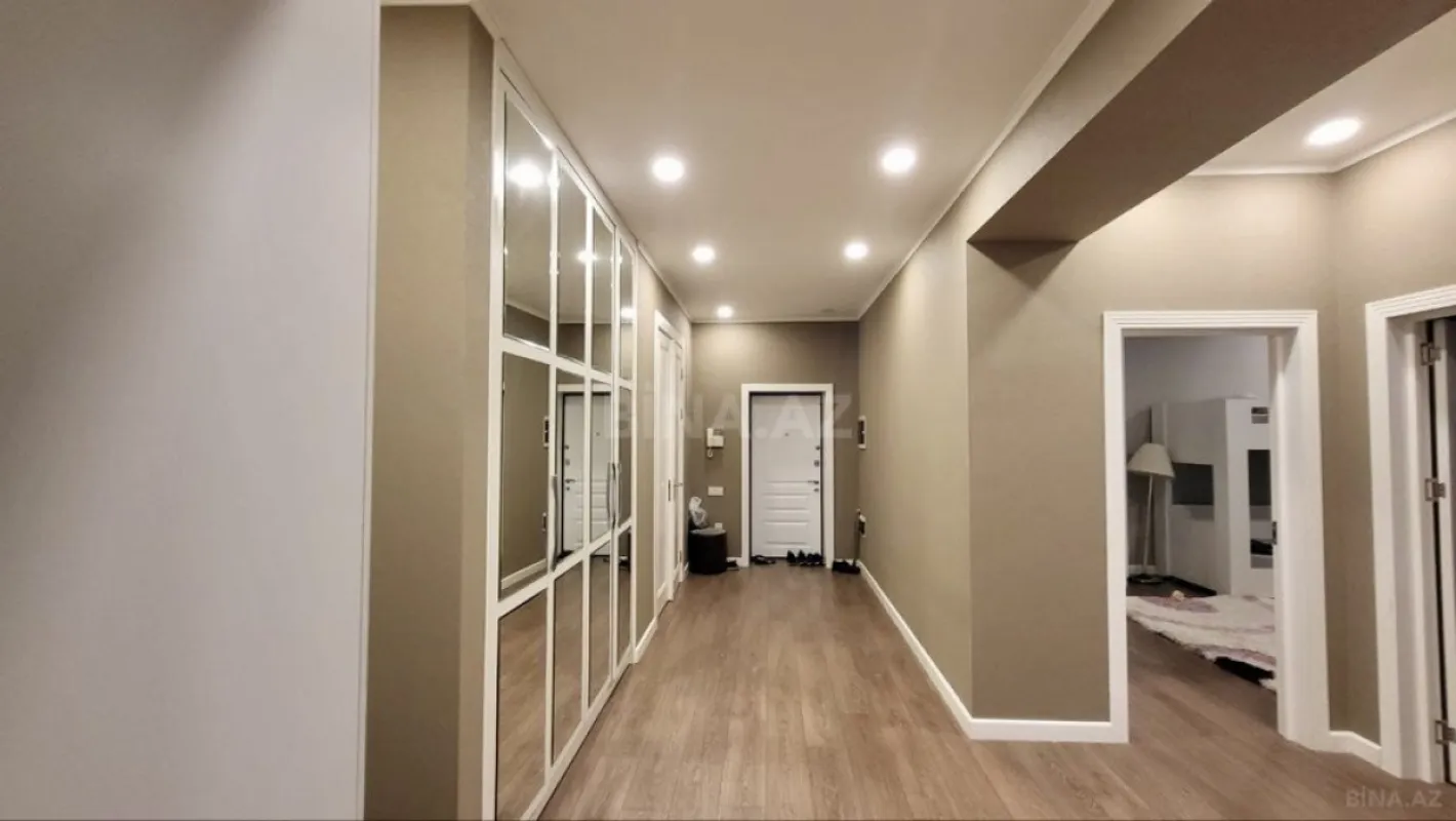 Satılır 4 otaqlı mənzil 150 m²
