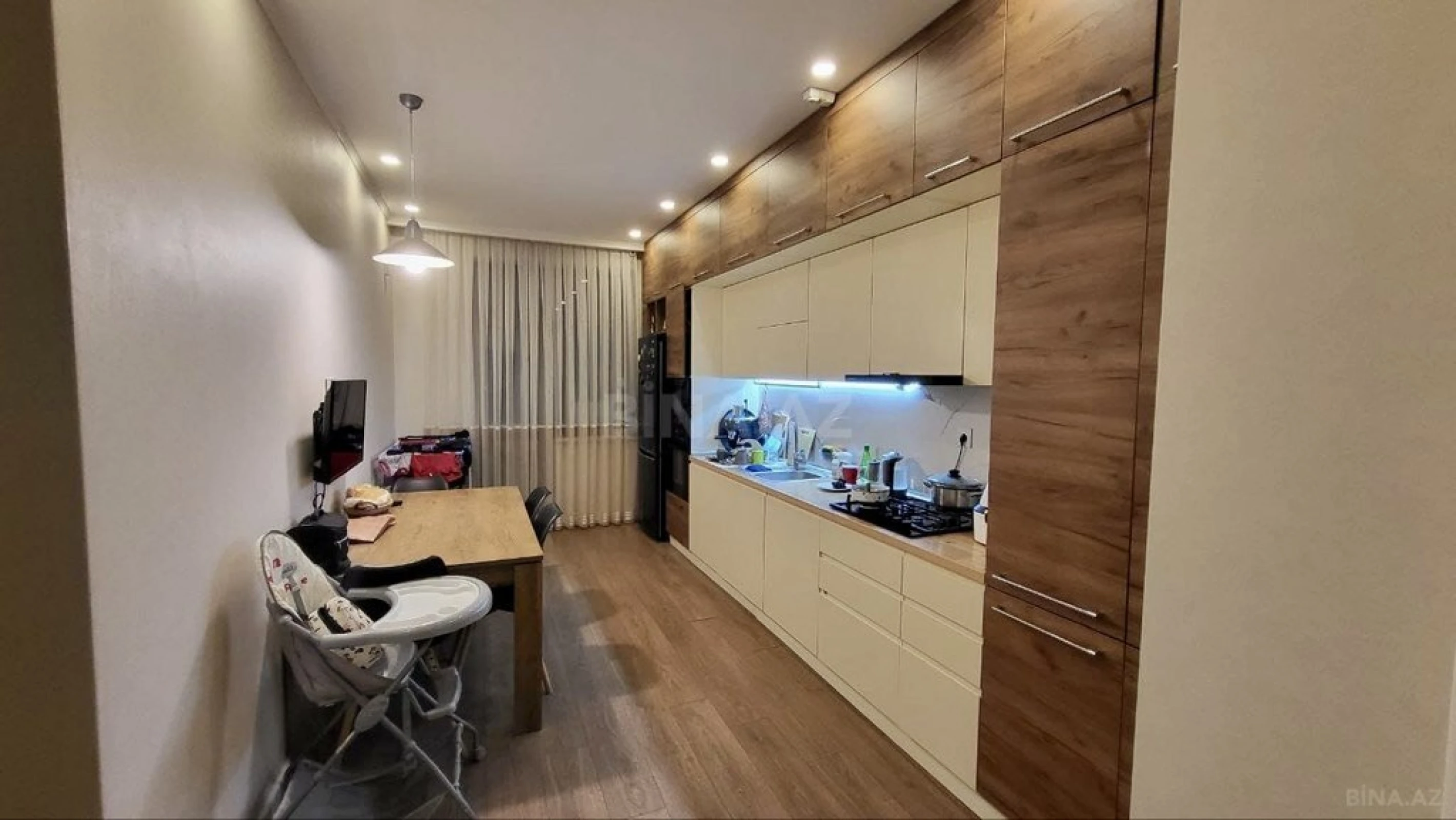 Satılır 4 otaqlı mənzil 150 m²
