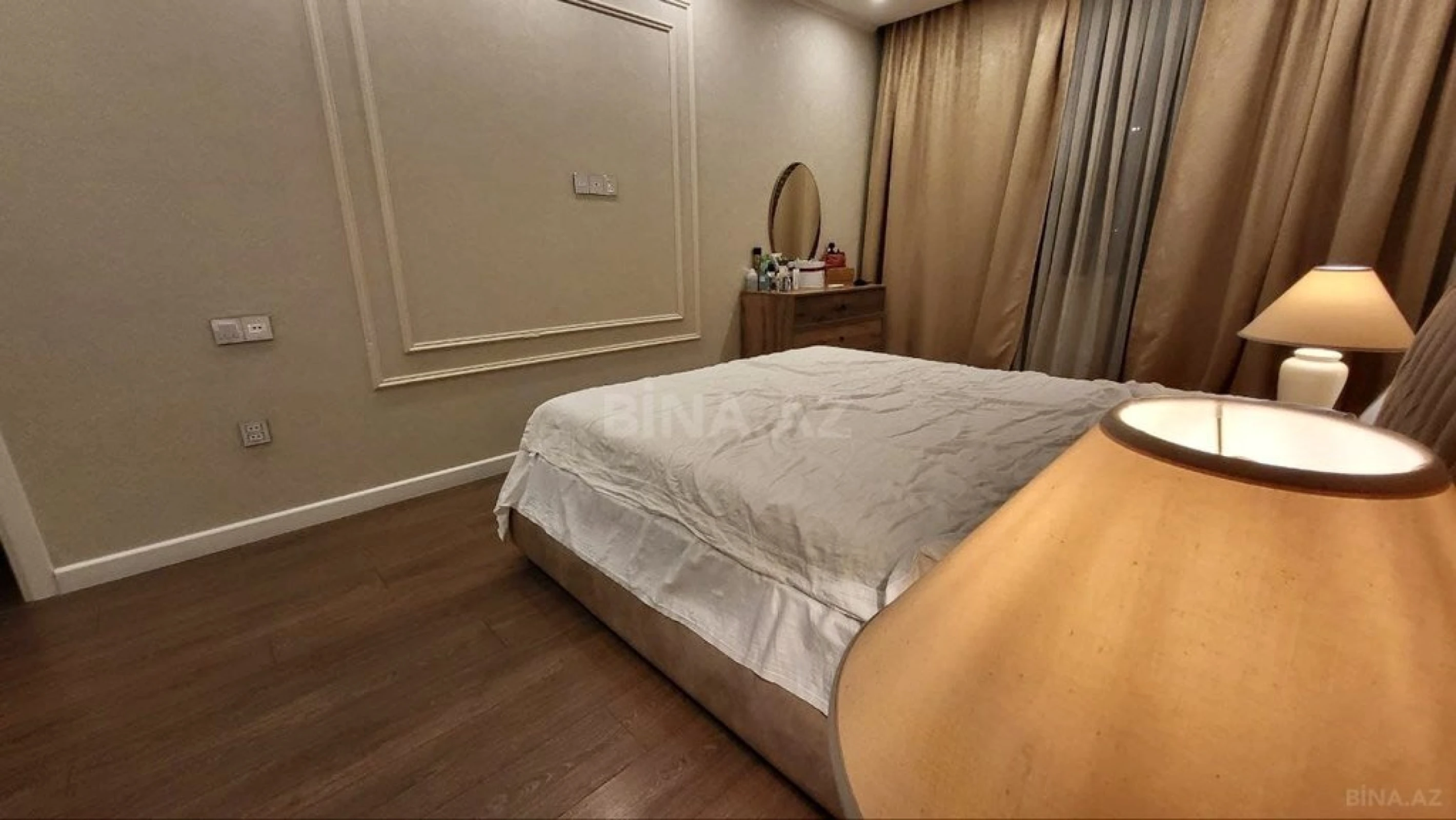 Satılır 4 otaqlı mənzil 150 m²