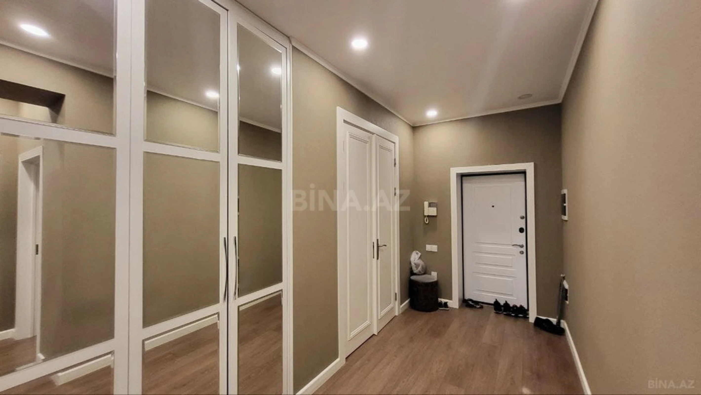 Satılır 4 otaqlı mənzil 150 m²
