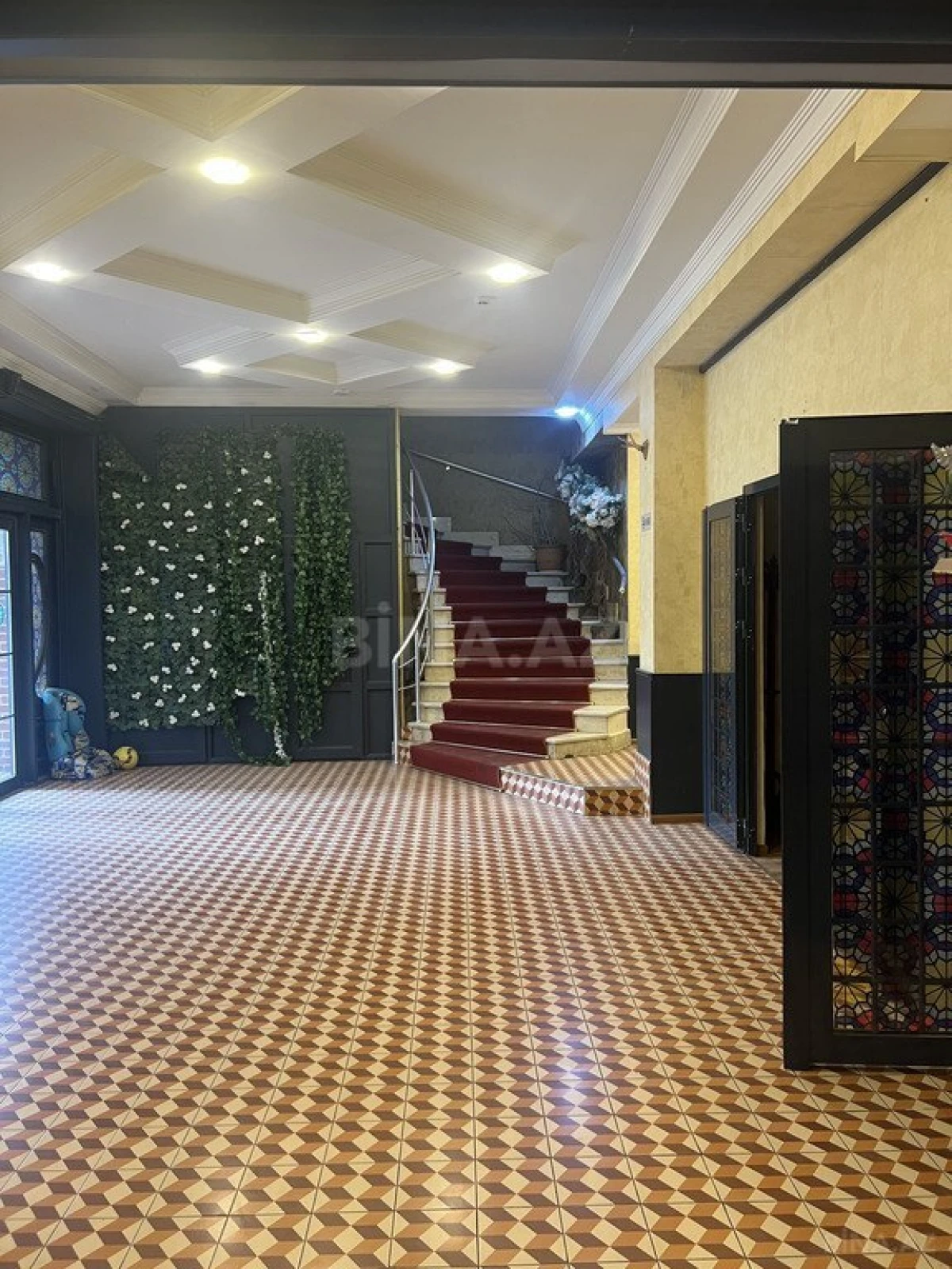 Kirayə verilir obyekt 700 m²