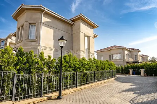 Satılır 6 otaqlı həyət evi 340 m²