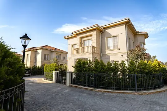 Satılır 6 otaqlı həyət evi 340 m²