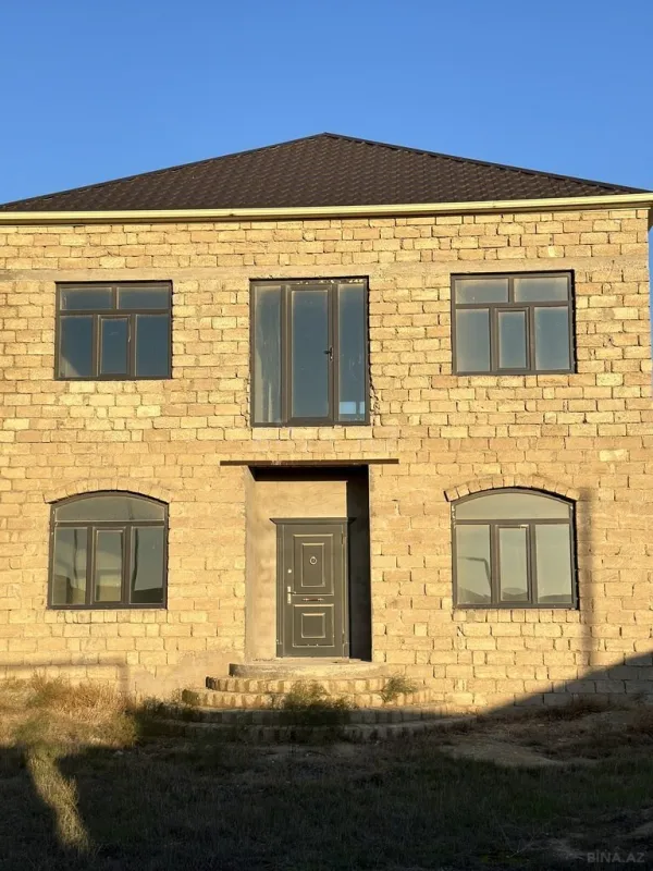 Satılır 6 otaqlı həyət evi 220 m²