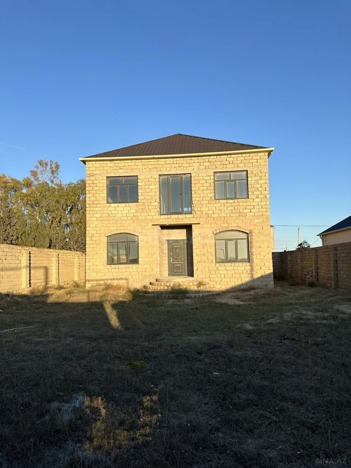 Satılır 6 otaqlı həyət evi 220 m²