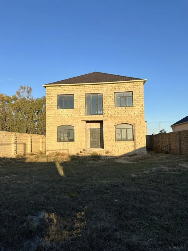 Satılır 6 otaqlı həyət evi 220 m²
