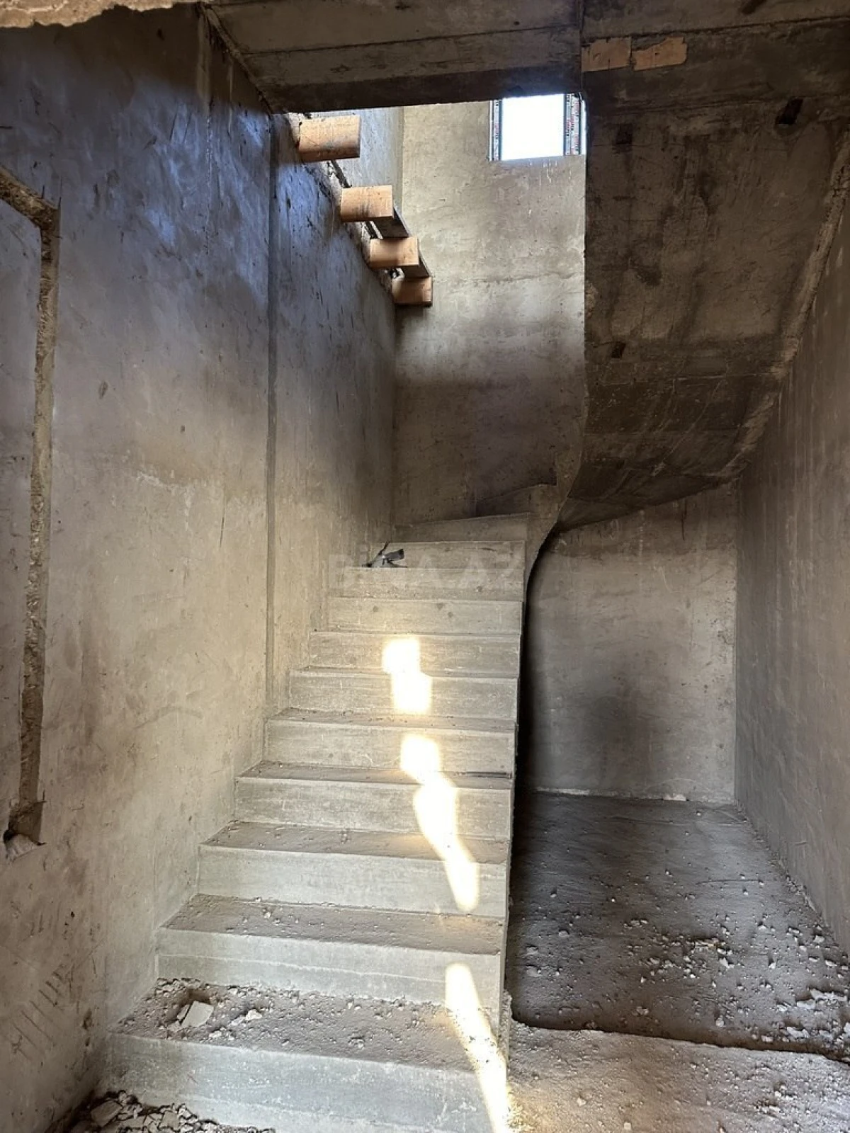 Satılır 6 otaqlı həyət evi 220 m²