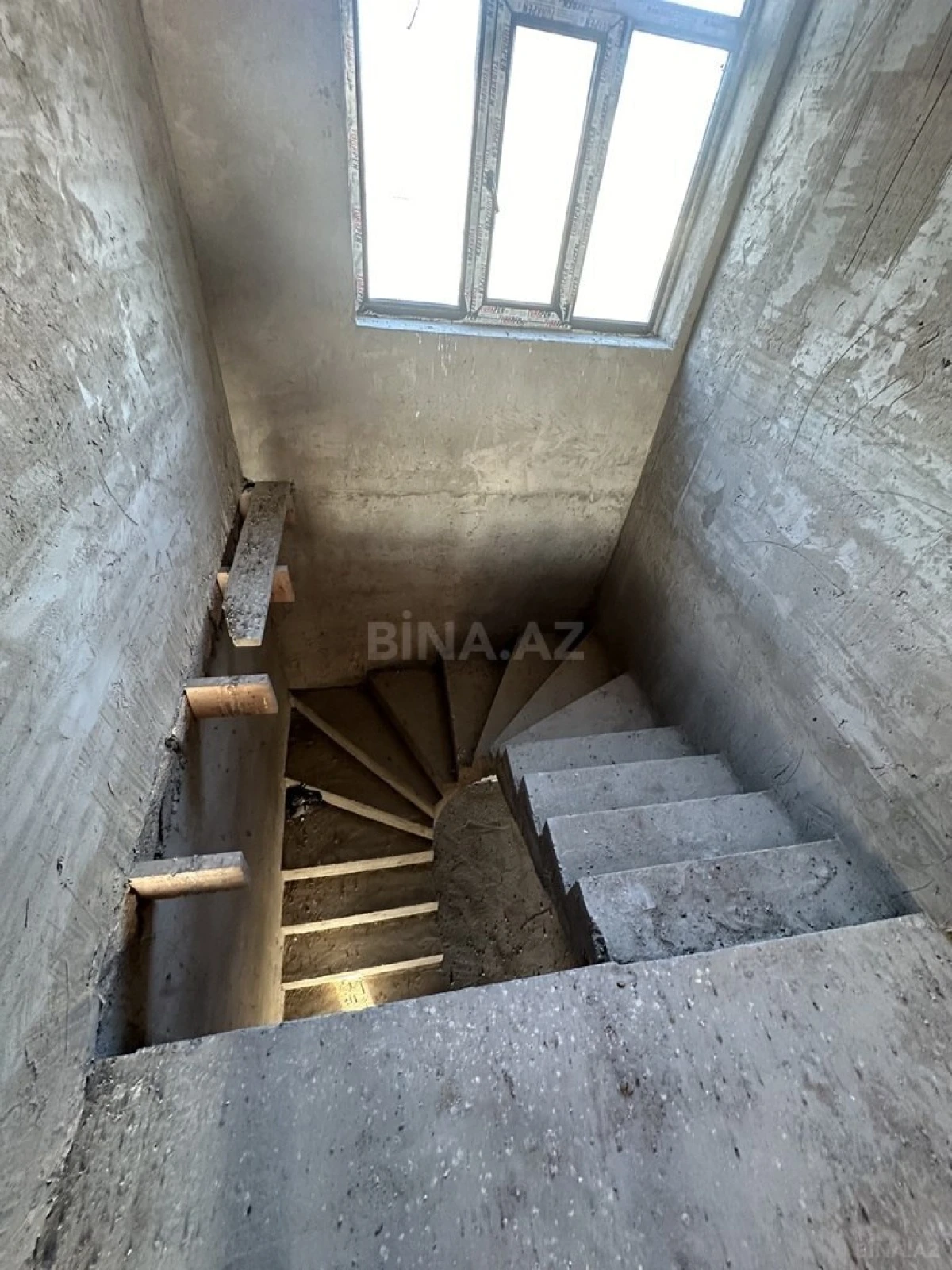 Satılır 6 otaqlı həyət evi 220 m²