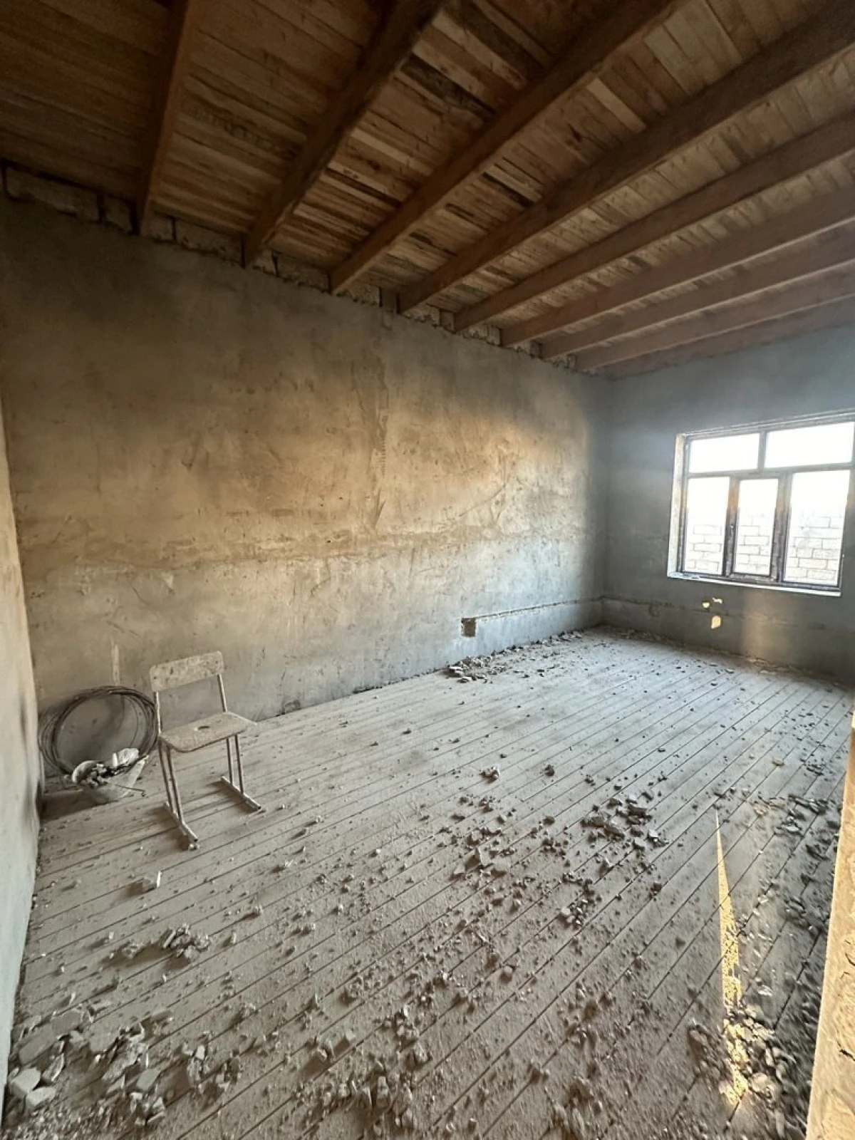Satılır 6 otaqlı həyət evi 220 m²