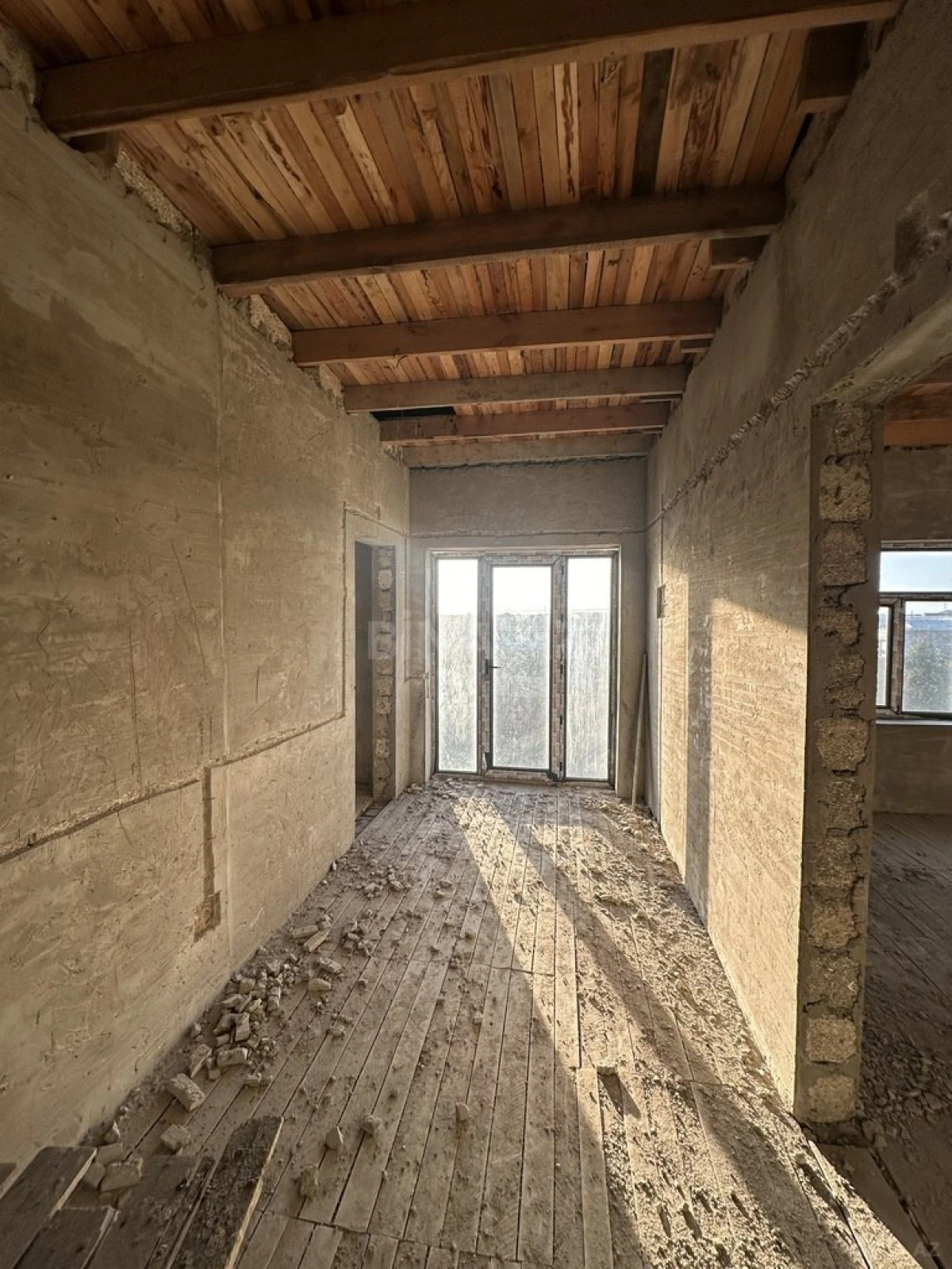 Satılır 6 otaqlı həyət evi 220 m²