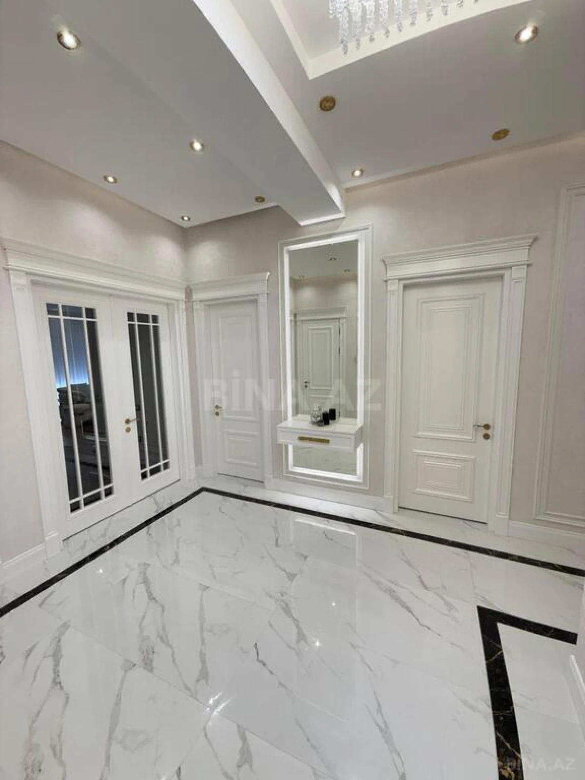 Satılır 4 otaqlı mənzil 190 m²