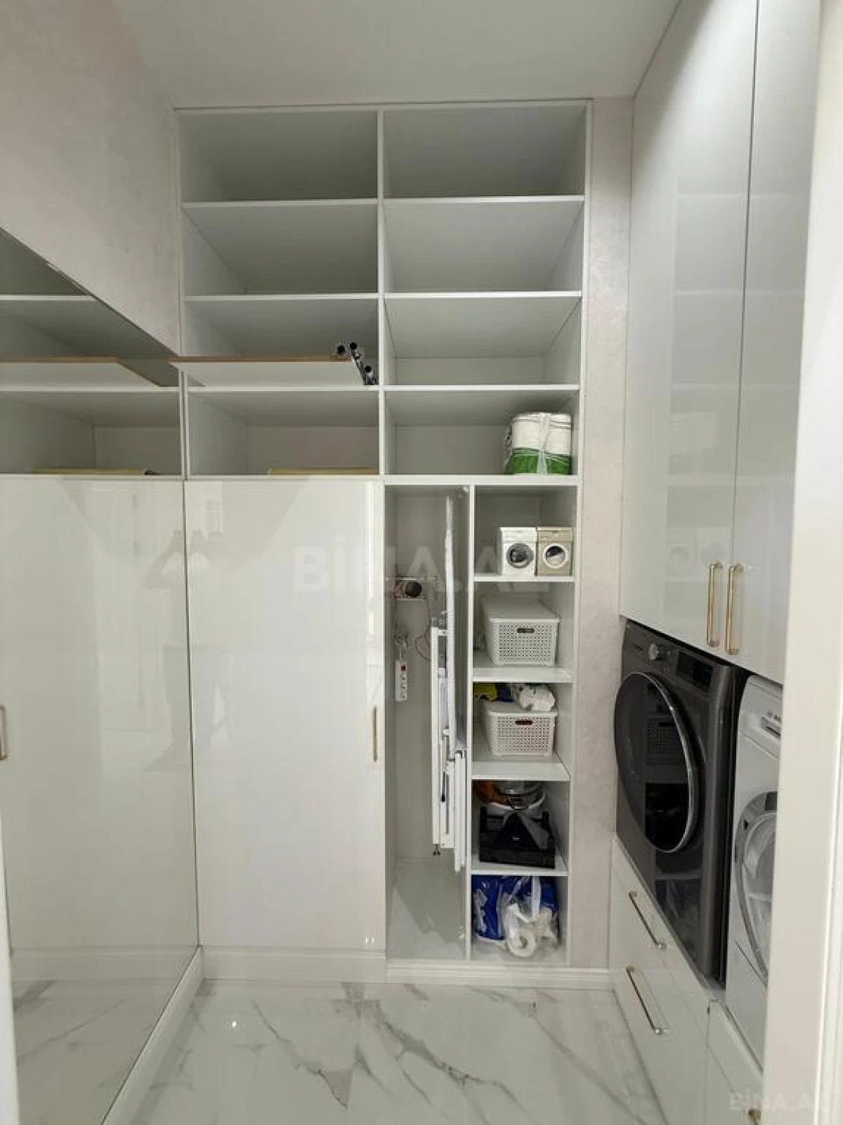 Satılır 4 otaqlı mənzil 190 m²