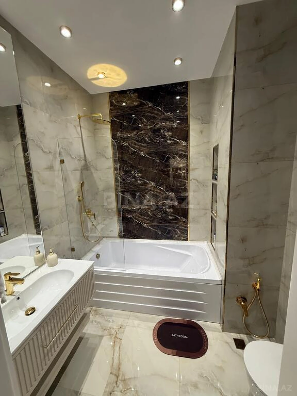 Satılır 4 otaqlı mənzil 190 m²