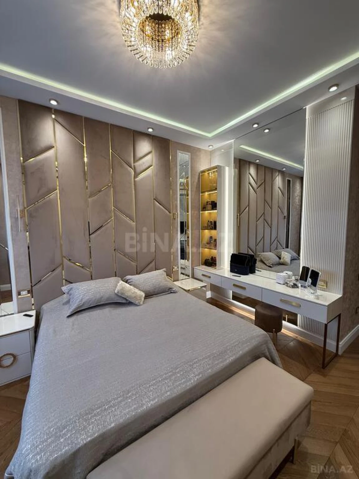 Satılır 4 otaqlı mənzil 190 m²