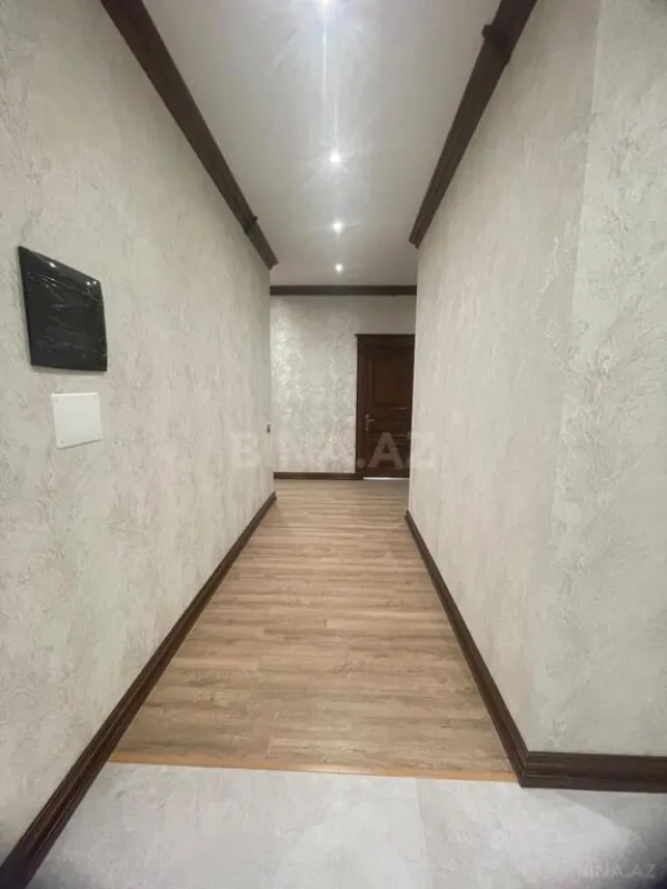 Satılır 4 otaqlı mənzil 180 m²