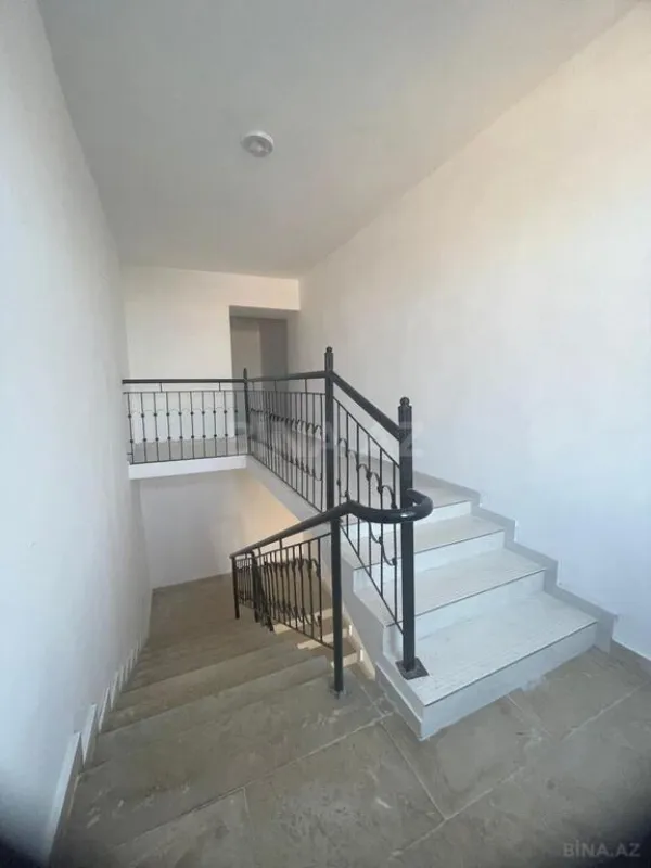 Satılır 4 otaqlı mənzil 180 m²