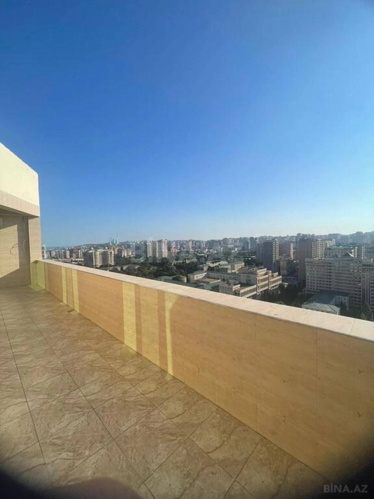 Satılır 4 otaqlı mənzil 180 m²