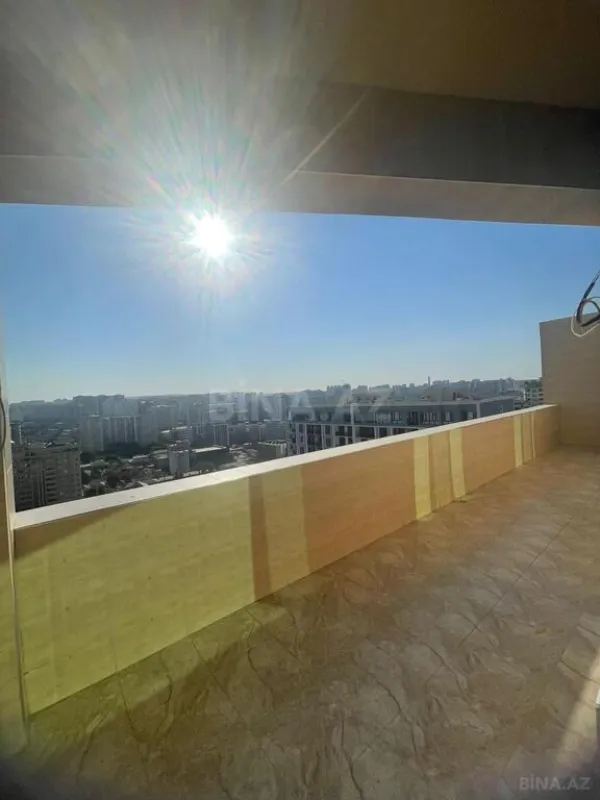 Satılır 4 otaqlı mənzil 180 m²
