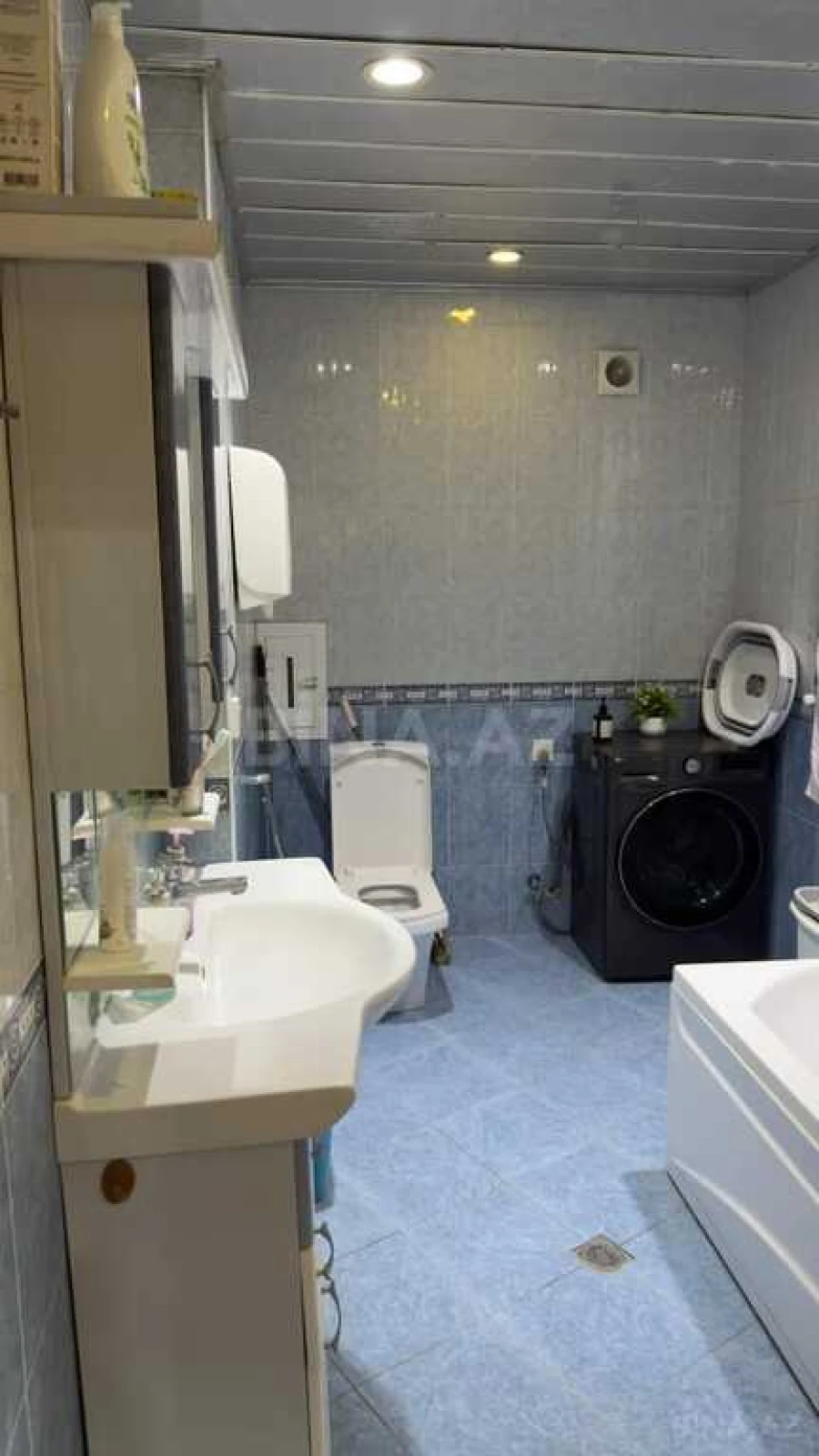 Satılır 3 otaqlı mənzil 135 m²
