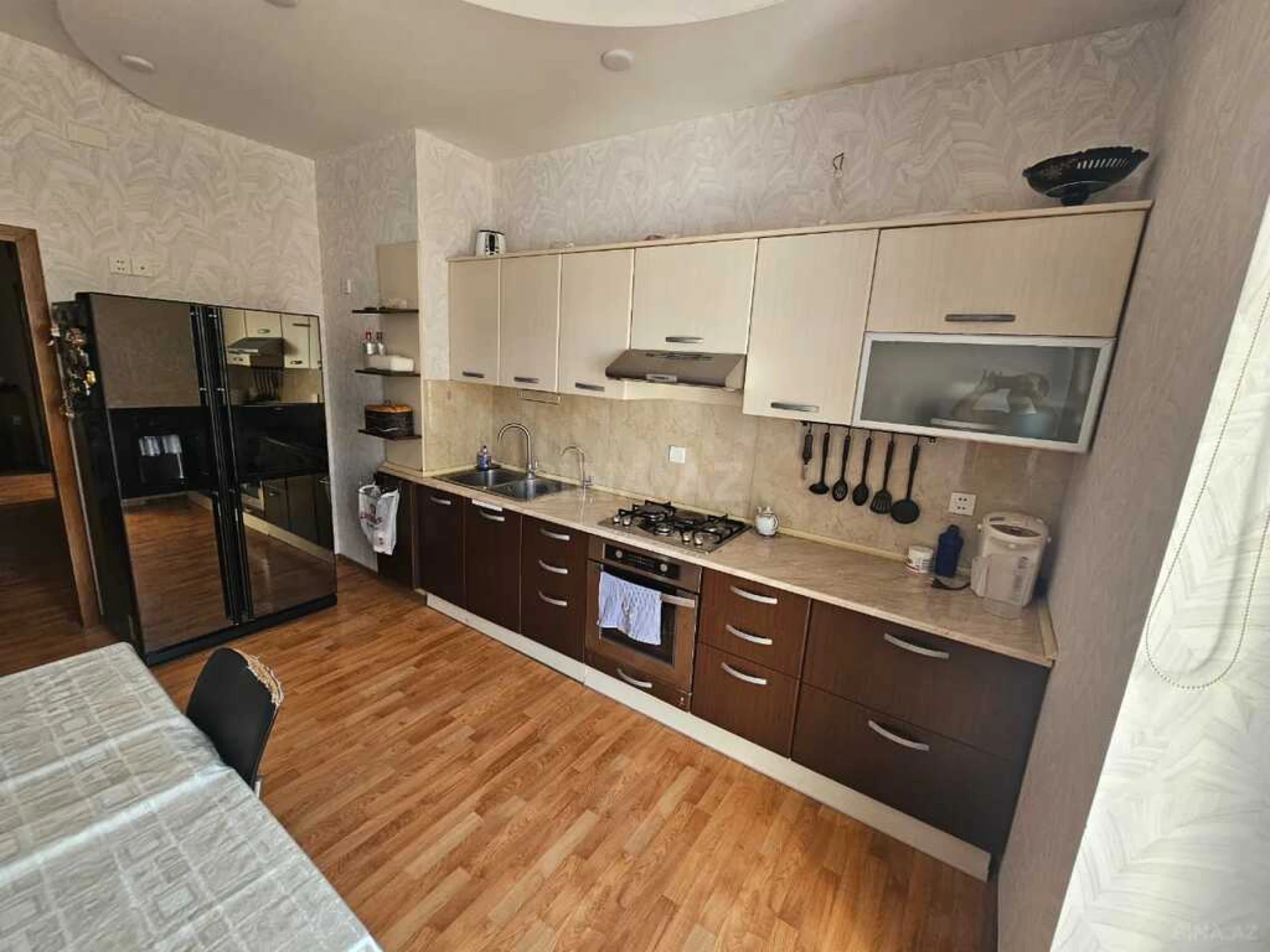 Satılır 3 otaqlı mənzil 135 m²