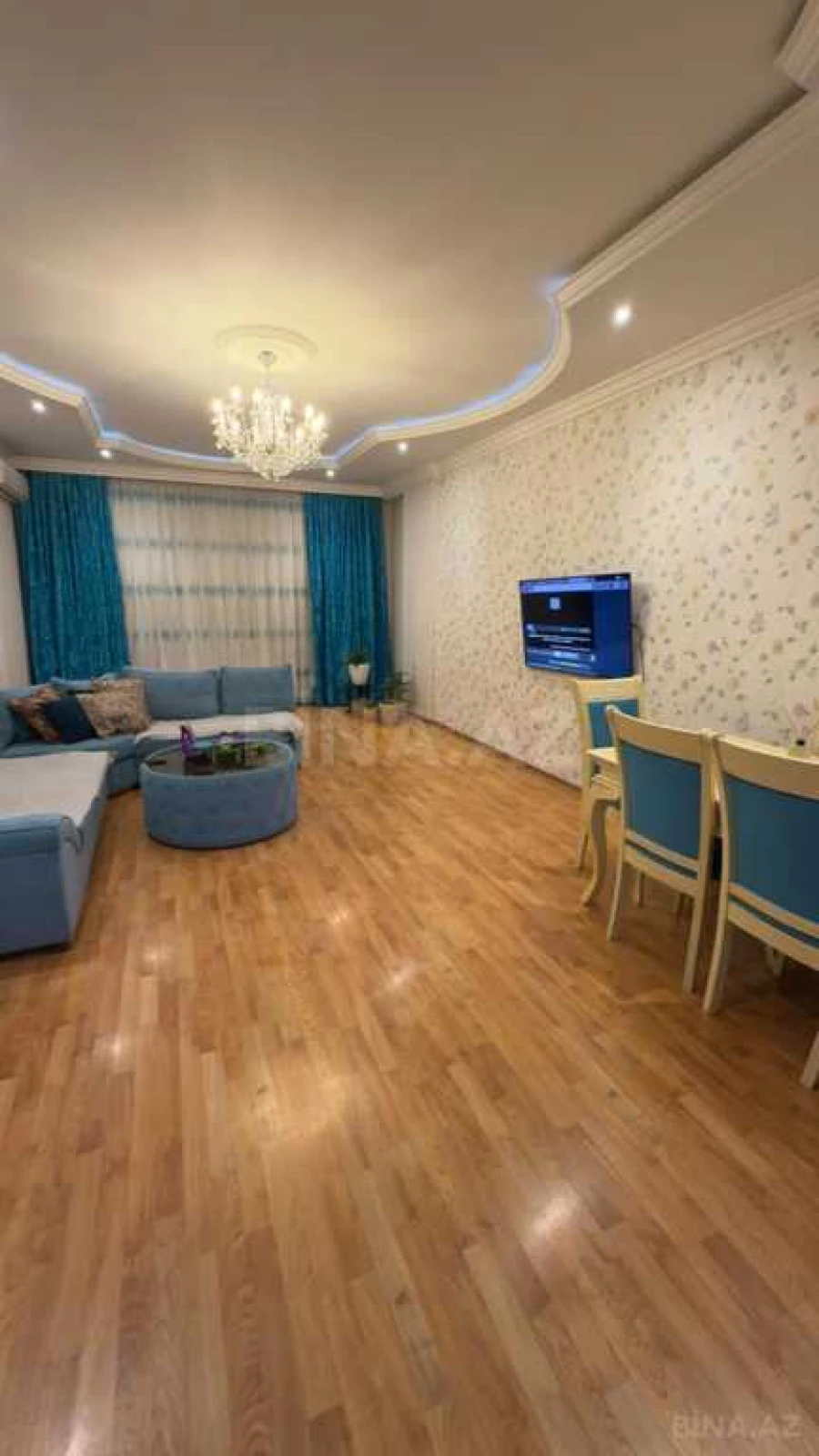 Satılır 3 otaqlı mənzil 135 m²