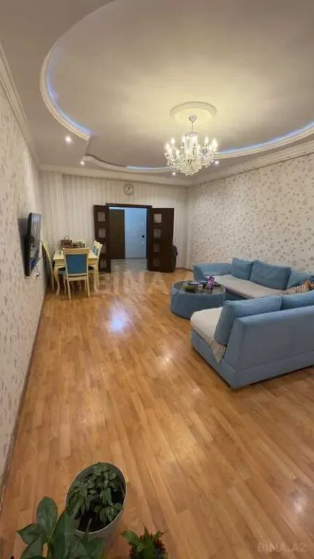 Satılır 3 otaqlı mənzil 135 m²