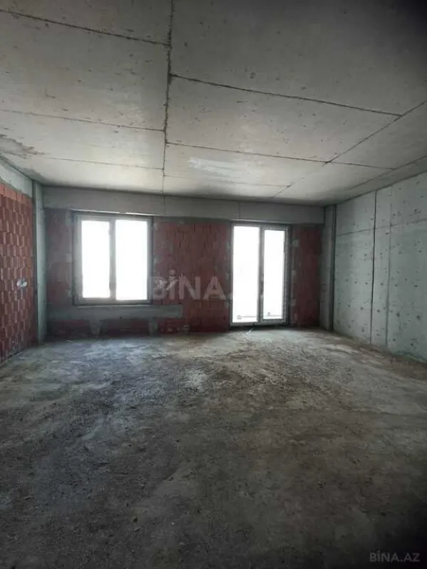 Satılır 5 otaqlı mənzil 290 m²