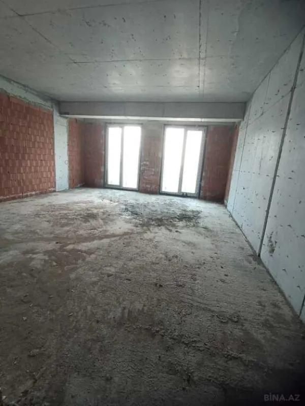 Satılır 5 otaqlı mənzil 290 m²