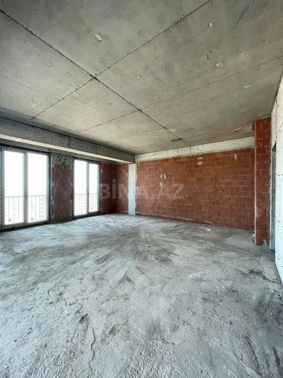 Satılır 5 otaqlı mənzil 290 m²