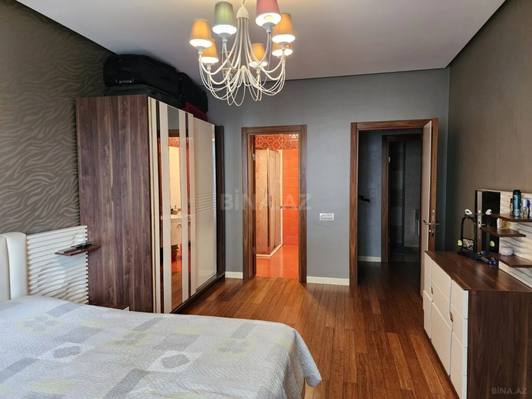Satılır 3 otaqlı mənzil 110 m²