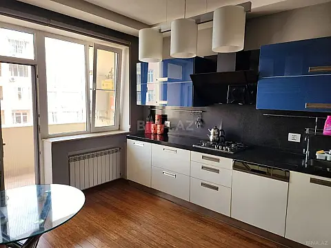 Satılır 3 otaqlı mənzil 110 m²