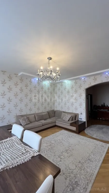 Satılır 3 otaqlı mənzil 108 m²