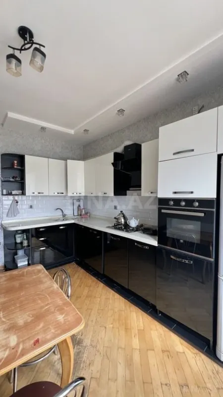 Satılır 3 otaqlı mənzil 108 m²