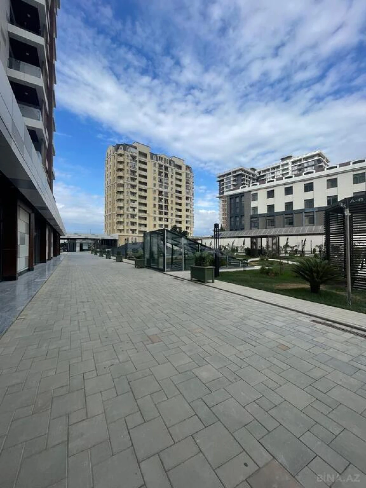 Satılır 3 otaqlı mənzil 127 m²