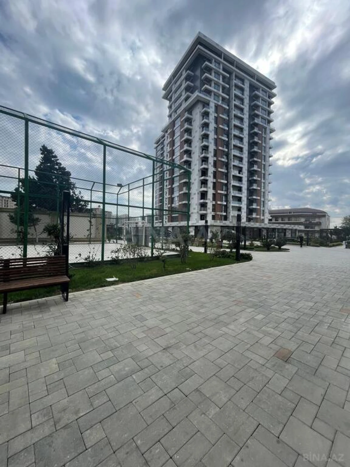 Satılır 3 otaqlı mənzil 127 m²