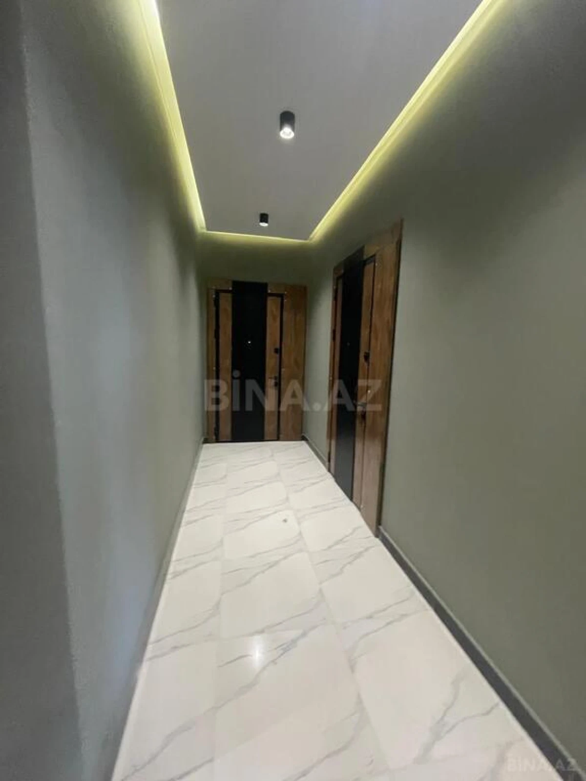 Satılır 3 otaqlı mənzil 127 m²