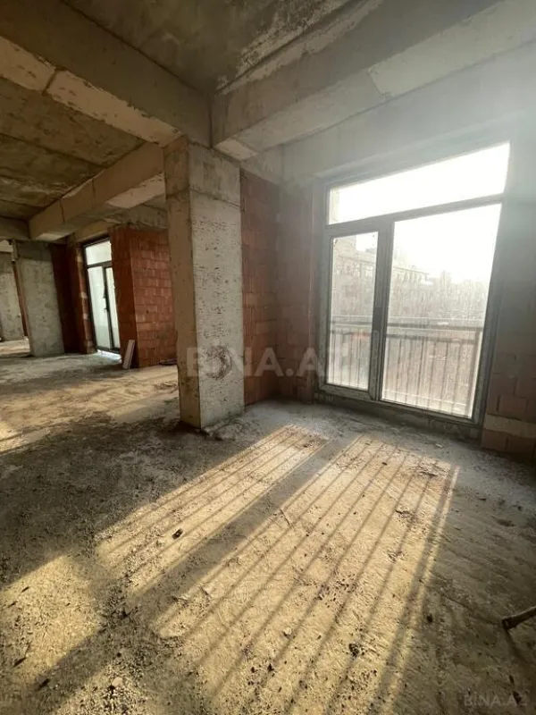 Satılır 3 otaqlı mənzil 127 m²