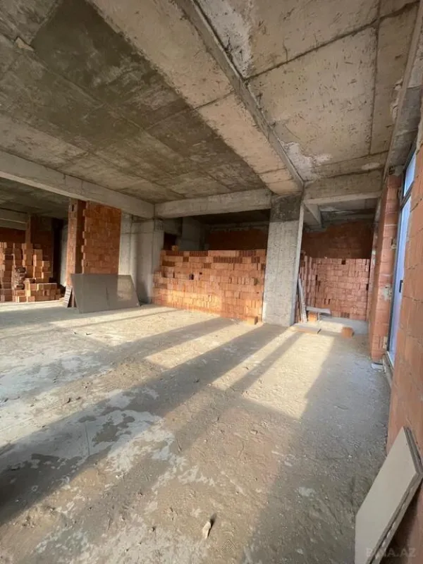 Satılır 3 otaqlı mənzil 127 m²