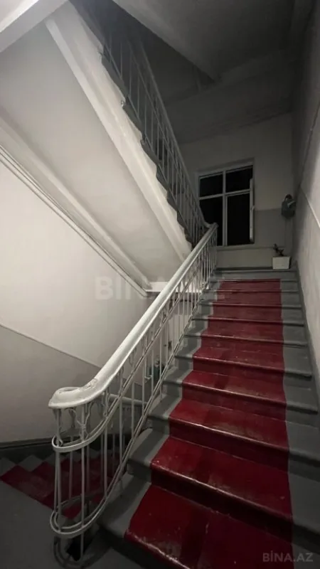 Satılır 4 otaqlı mənzil 120 m²