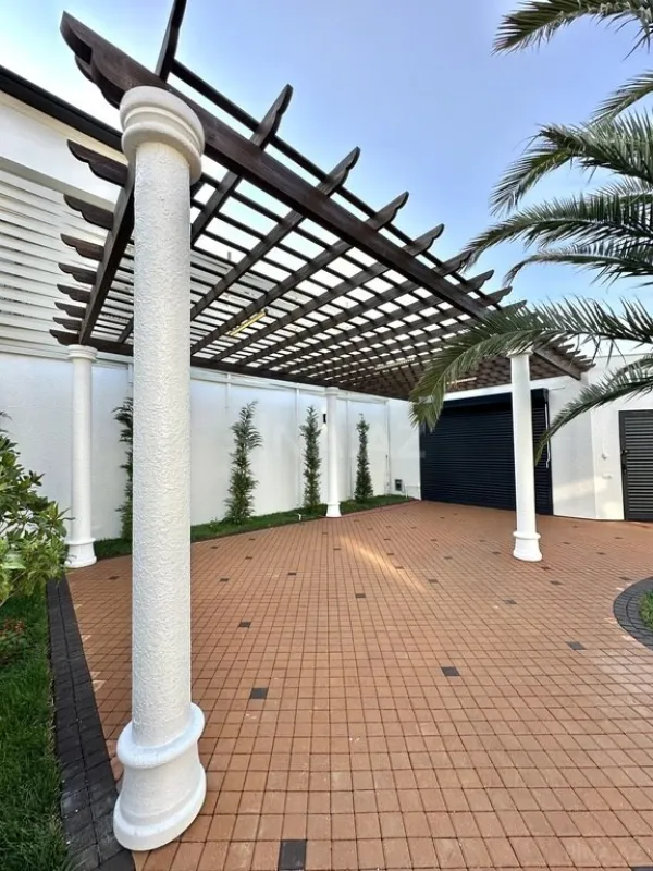 Satılır 5 otaqlı həyət evi 240 m²