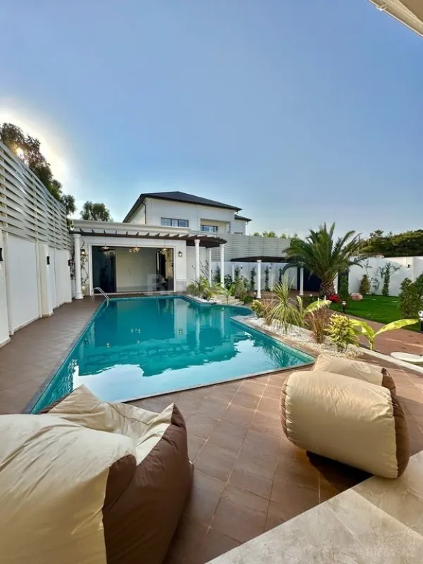 Satılır 5 otaqlı həyət evi 240 m²