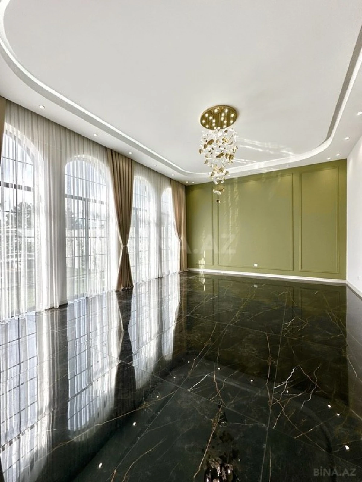 Satılır 5 otaqlı həyət evi 240 m²