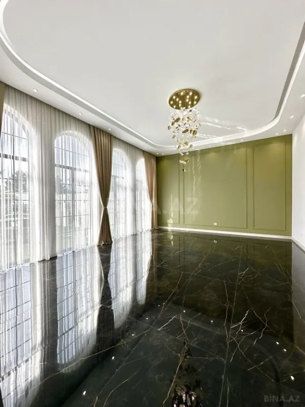 Satılır 5 otaqlı həyət evi 240 m²