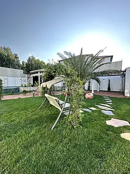 Satılır 5 otaqlı həyət evi 240 m²