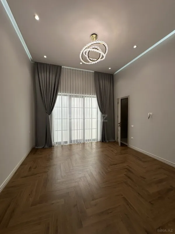 Satılır 5 otaqlı həyət evi 240 m²