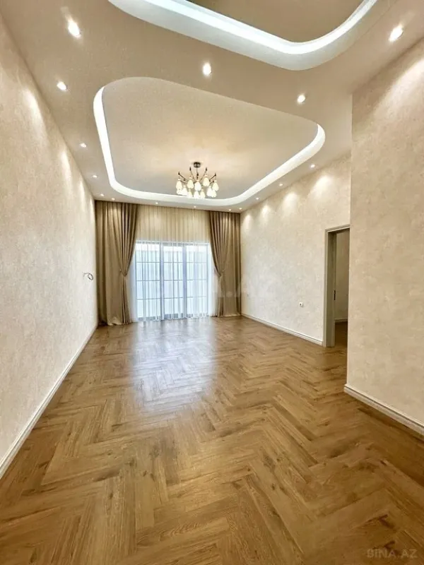 Satılır 5 otaqlı həyət evi 240 m²