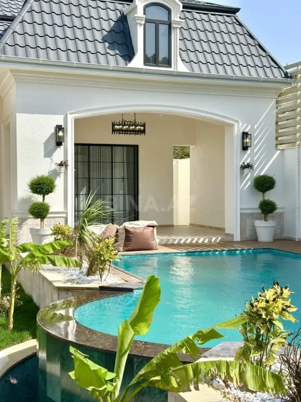 Satılır 5 otaqlı həyət evi 240 m²