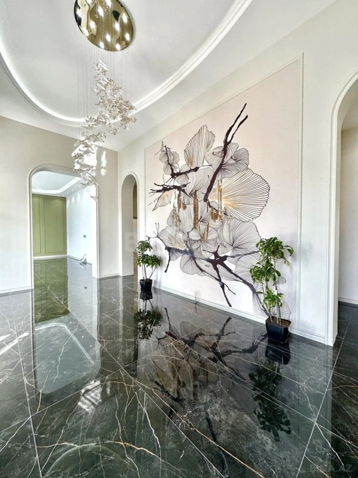 Satılır 5 otaqlı həyət evi 240 m²