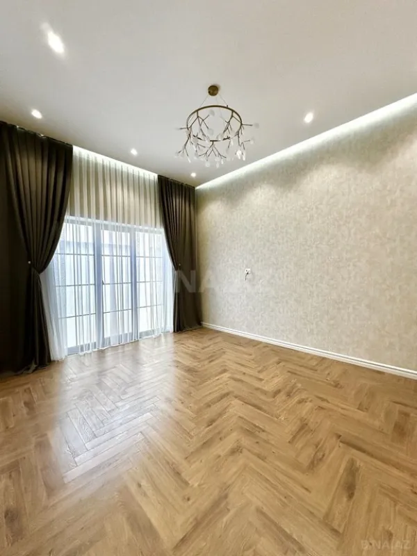 Satılır 5 otaqlı həyət evi 240 m²