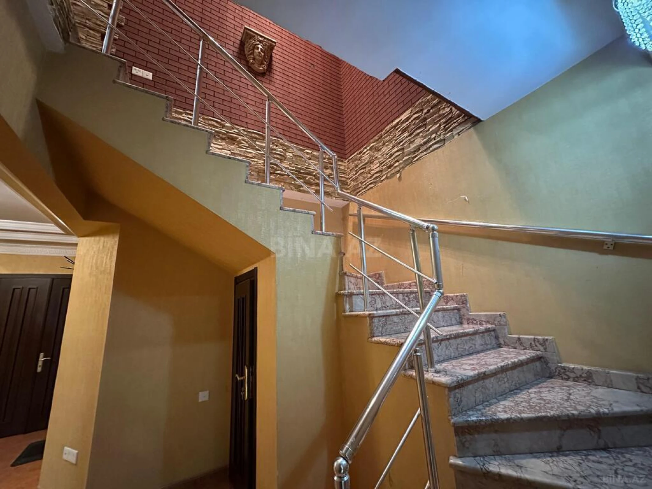 Satılır 7 otaqlı mənzil 350 m²